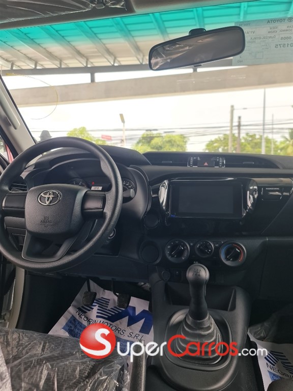 2025 Toyota Hilux — foto 8 / 9
