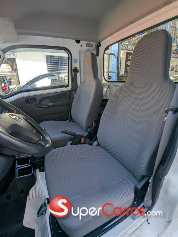 2021 Daihatsu Hijet Minivan — foto 9 / 12