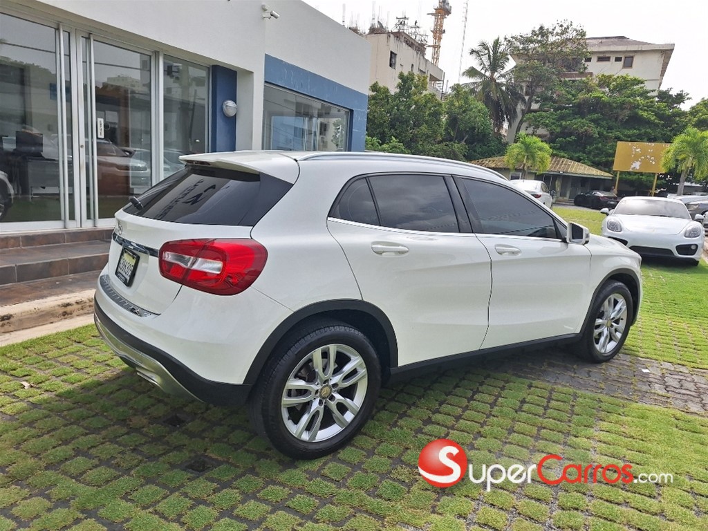 2016 Mercedes-Benz Clase GLA 180 — foto 2 / 9