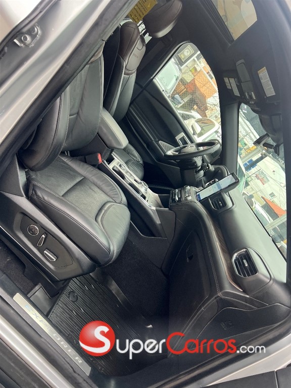 2020 Ford Explorer Platinum — foto 11 / 12