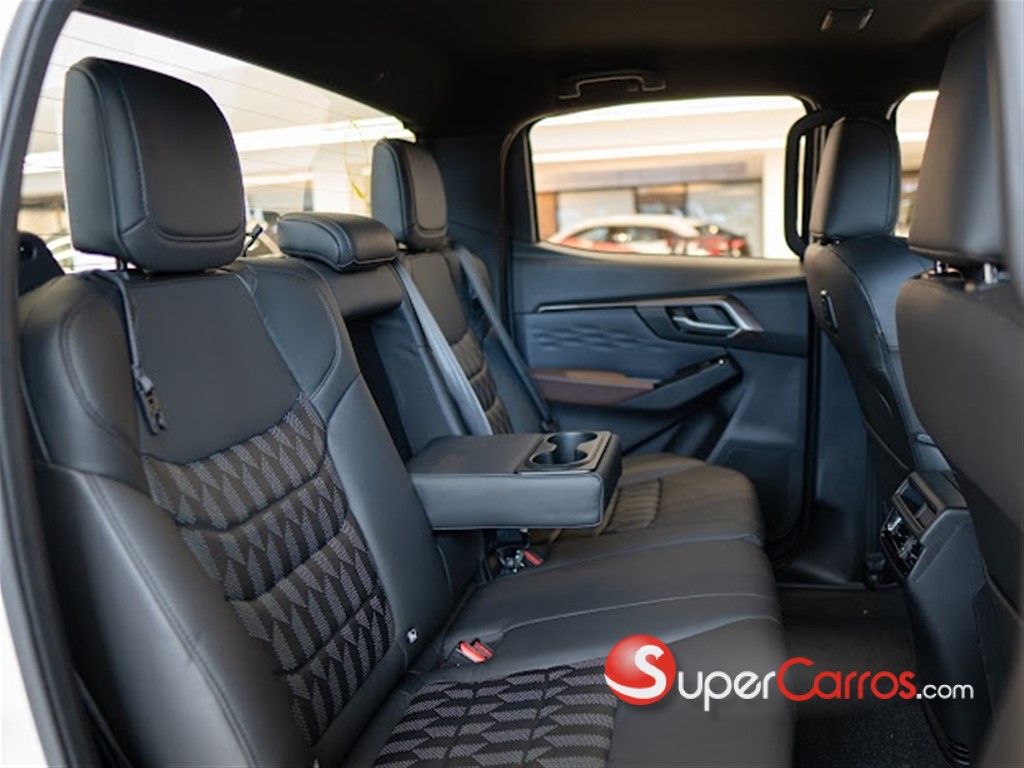 2027 Isuzu DMAX LSE — foto 9 / 12
