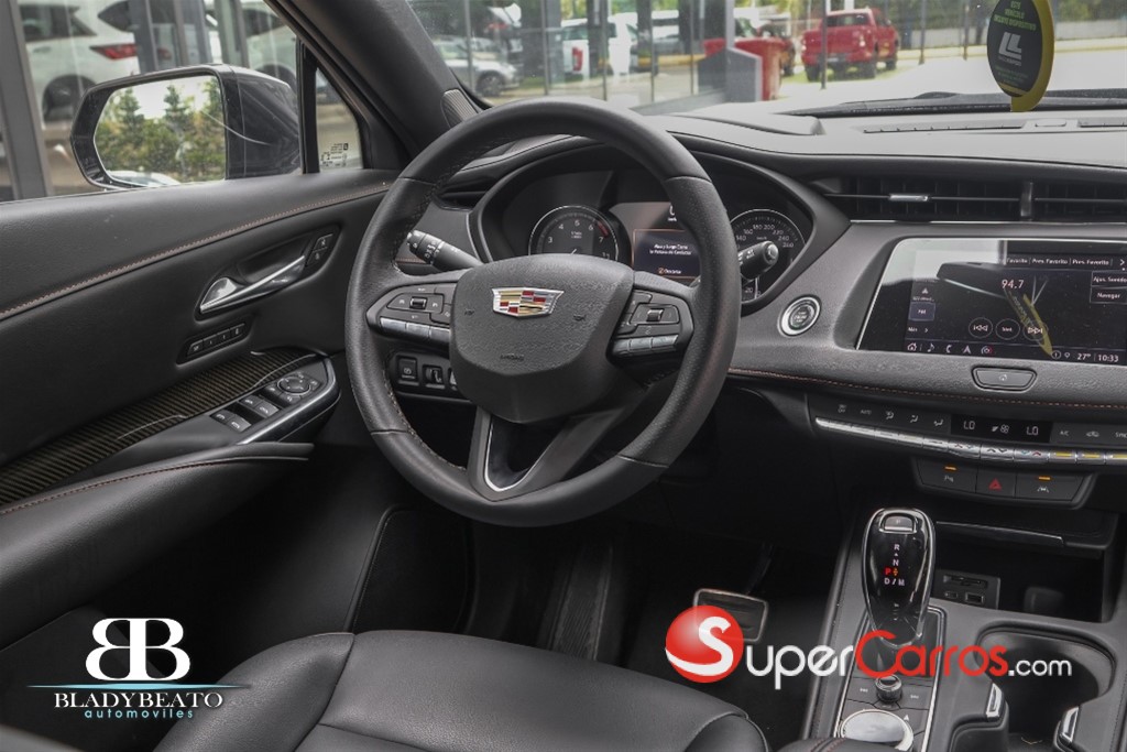 2023 Cadillac XT4 350 T — foto 8 / 12