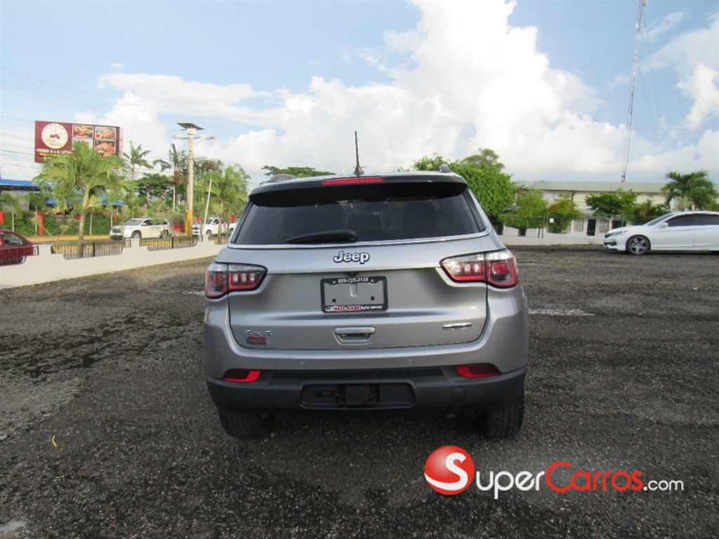 2018 Jeep Compass Latitude — foto 5 / 12