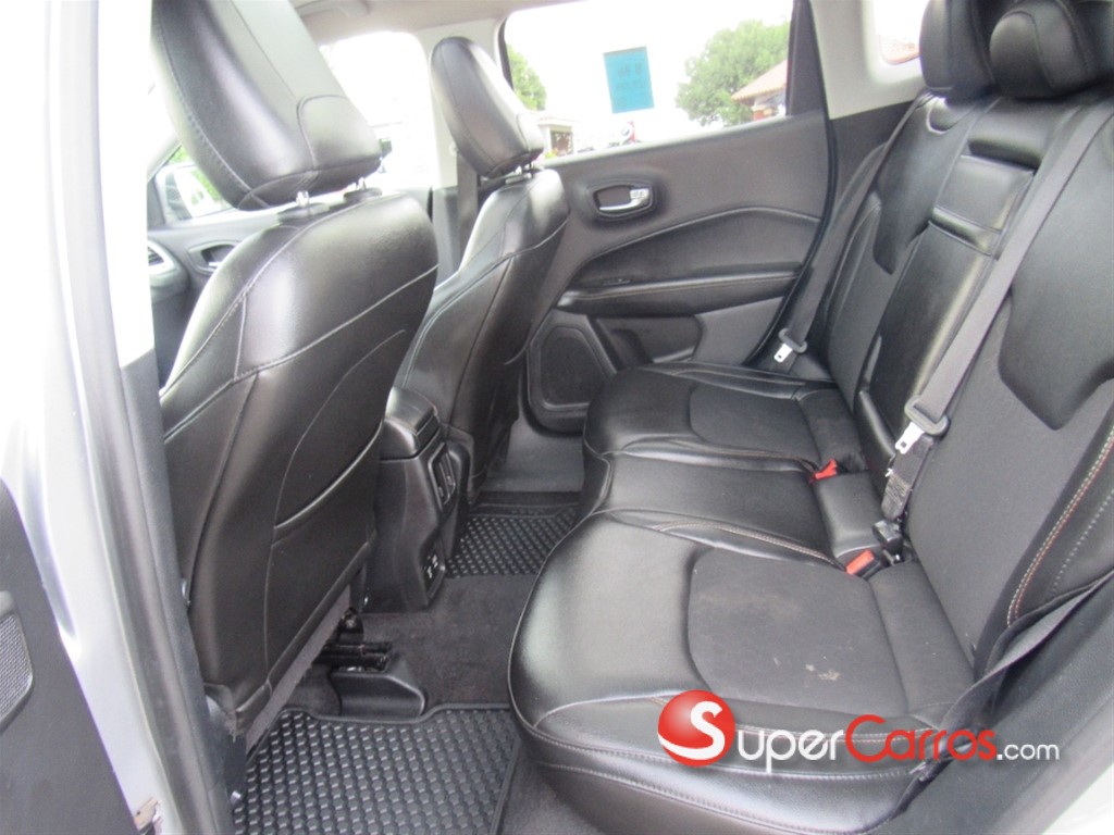 2018 Jeep Compass Latitude — foto 9 / 12