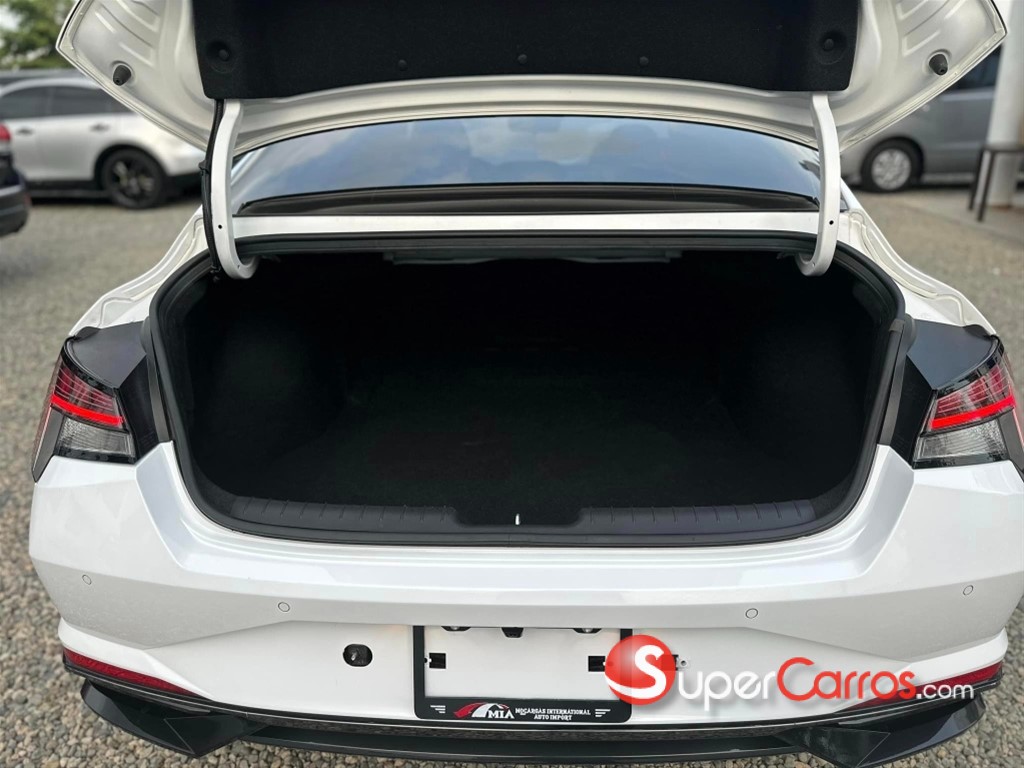 2021 Hyundai Avante Luxury — foto 2 / 12