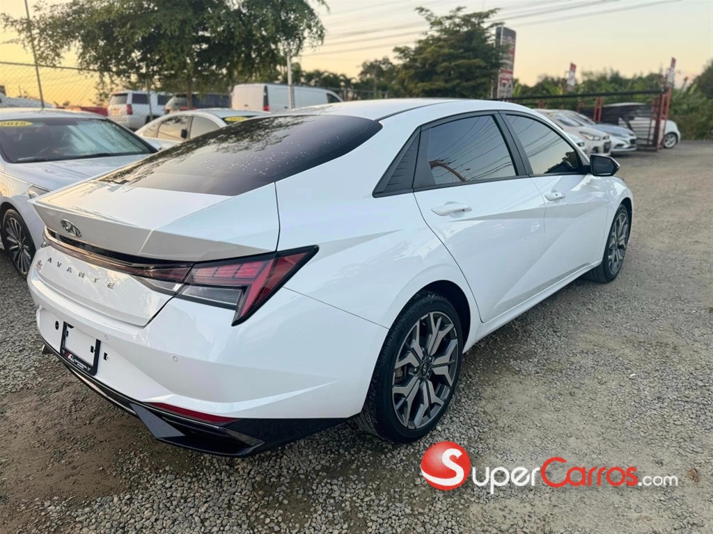 2021 Hyundai Avante Luxury — foto 3 / 12