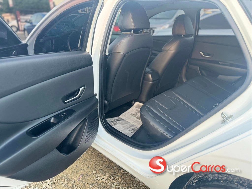 2021 Hyundai Avante Luxury — foto 4 / 12