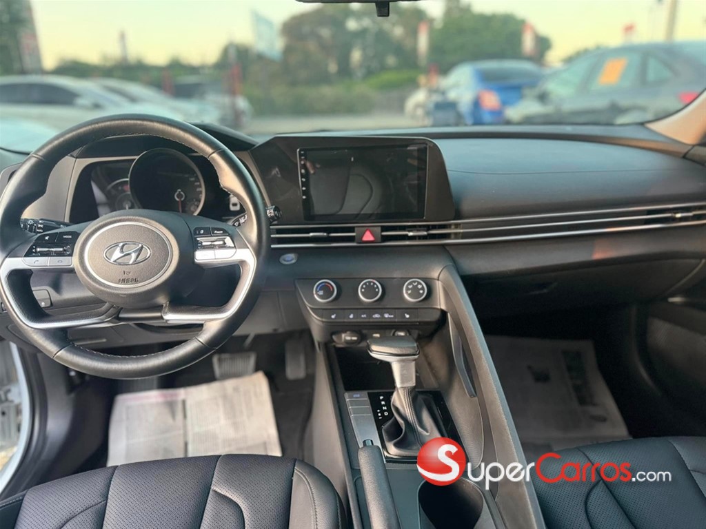 2021 Hyundai Avante Luxury — foto 6 / 12