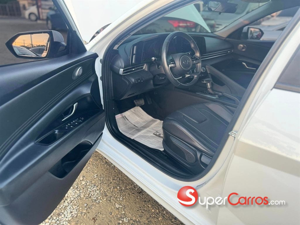 2021 Hyundai Avante Luxury — foto 7 / 12