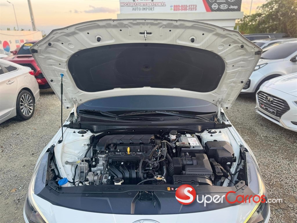 2021 Hyundai Avante Luxury — foto 8 / 12