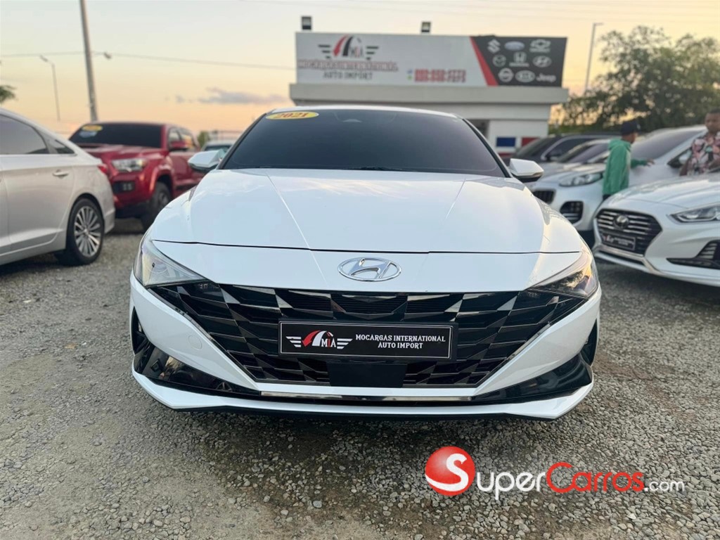 2021 Hyundai Avante Luxury — foto 10 / 12