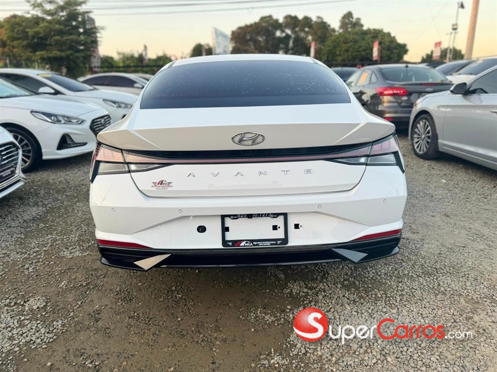 2021 Hyundai Avante Luxury — foto 11 / 12
