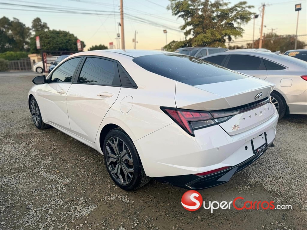2021 Hyundai Avante Luxury — foto 12 / 12