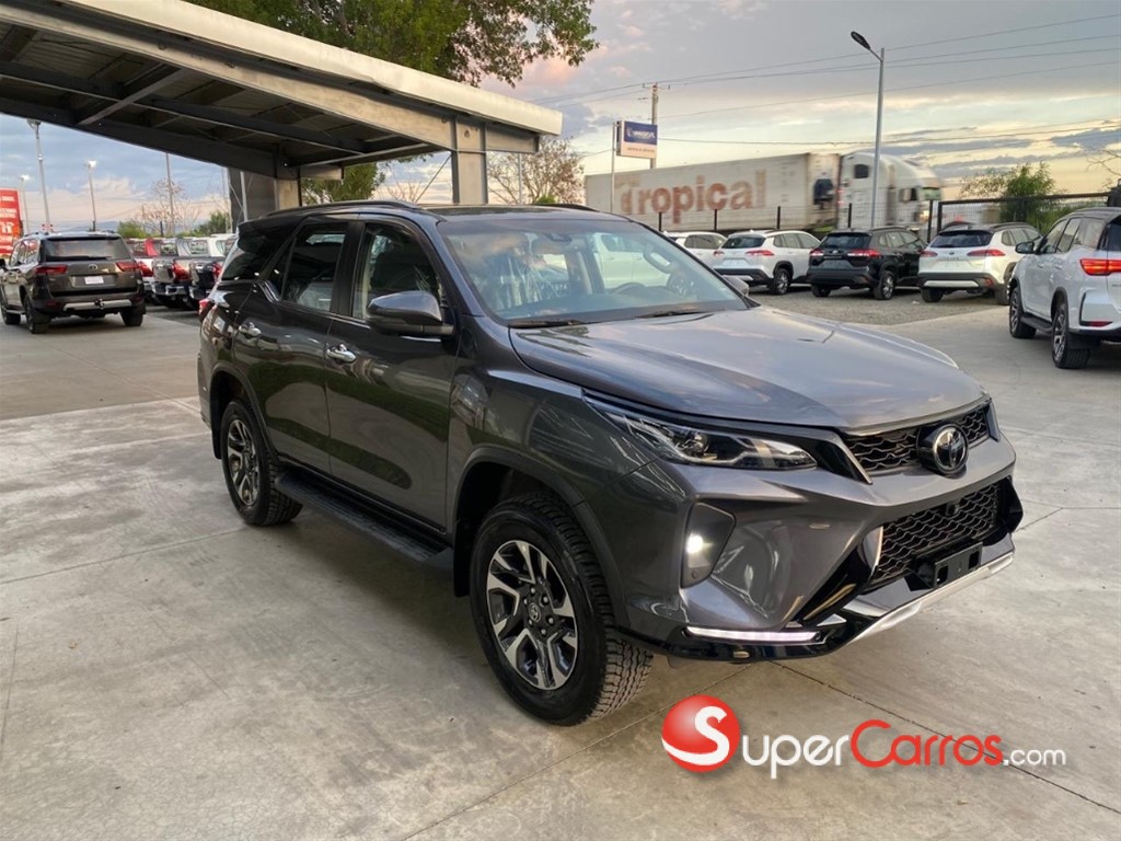 2026 Toyota Fortuner SRV TSS — foto 2 / 9