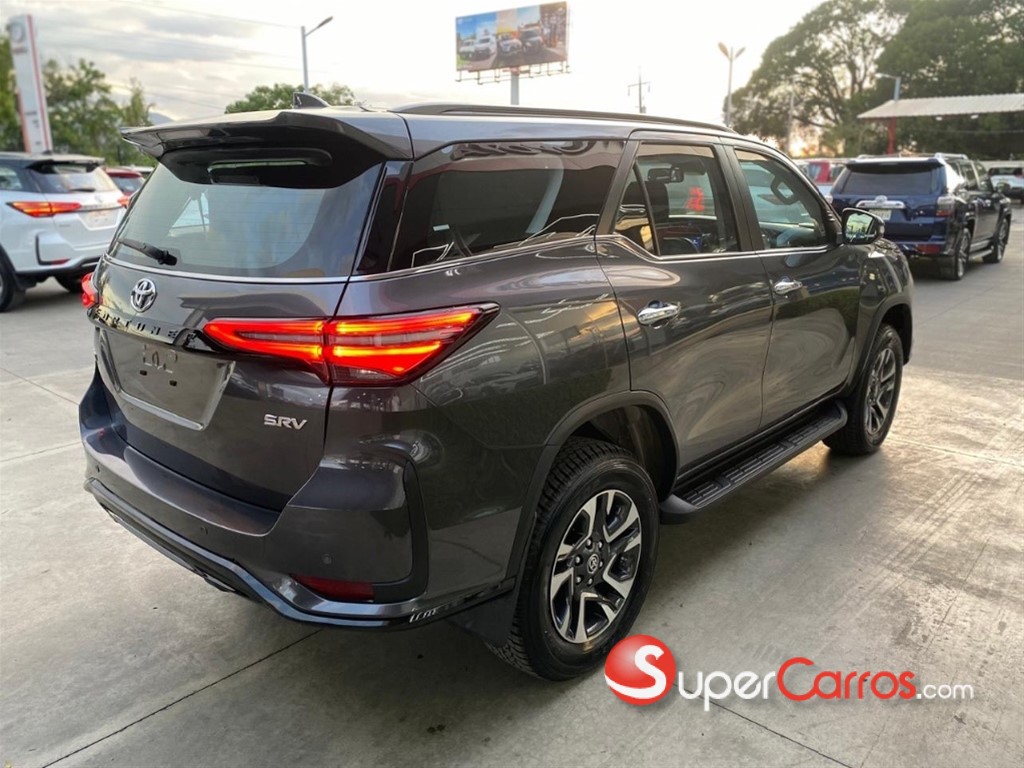 2026 Toyota Fortuner SRV TSS — foto 3 / 9