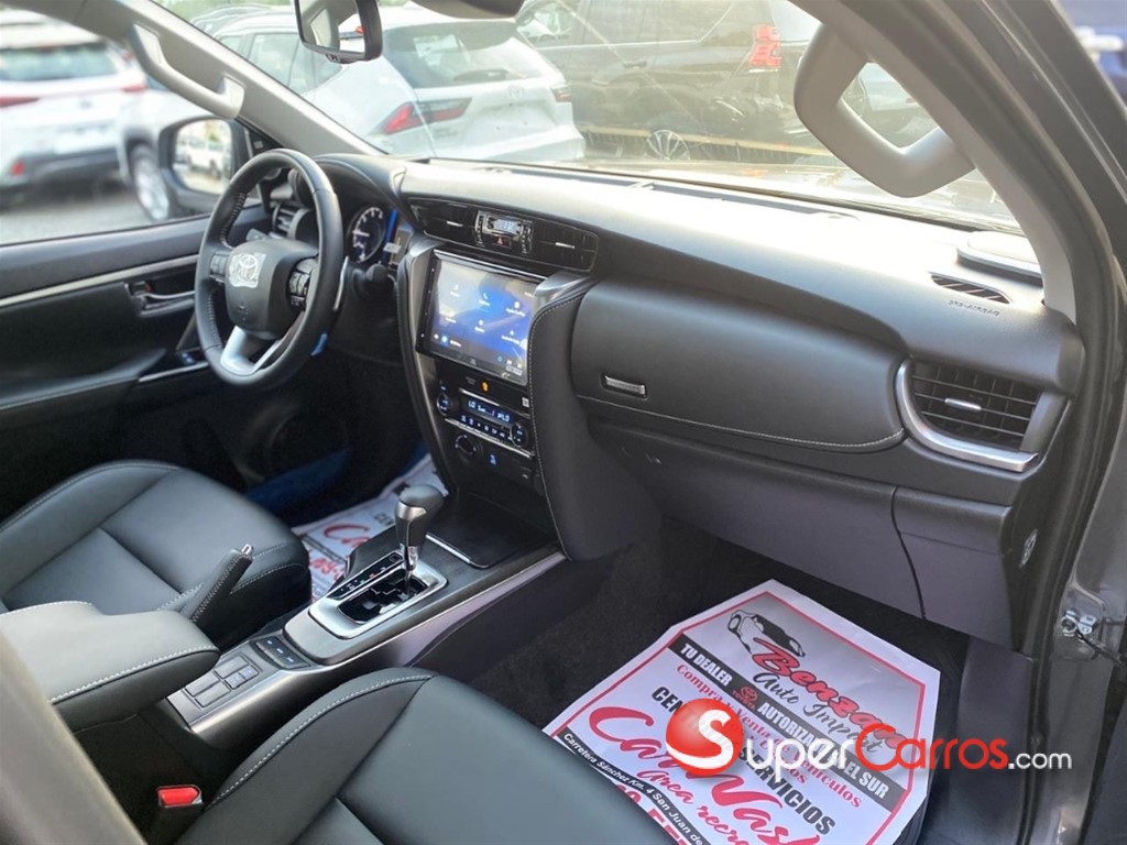 2026 Toyota Fortuner SRV TSS — foto 8 / 9