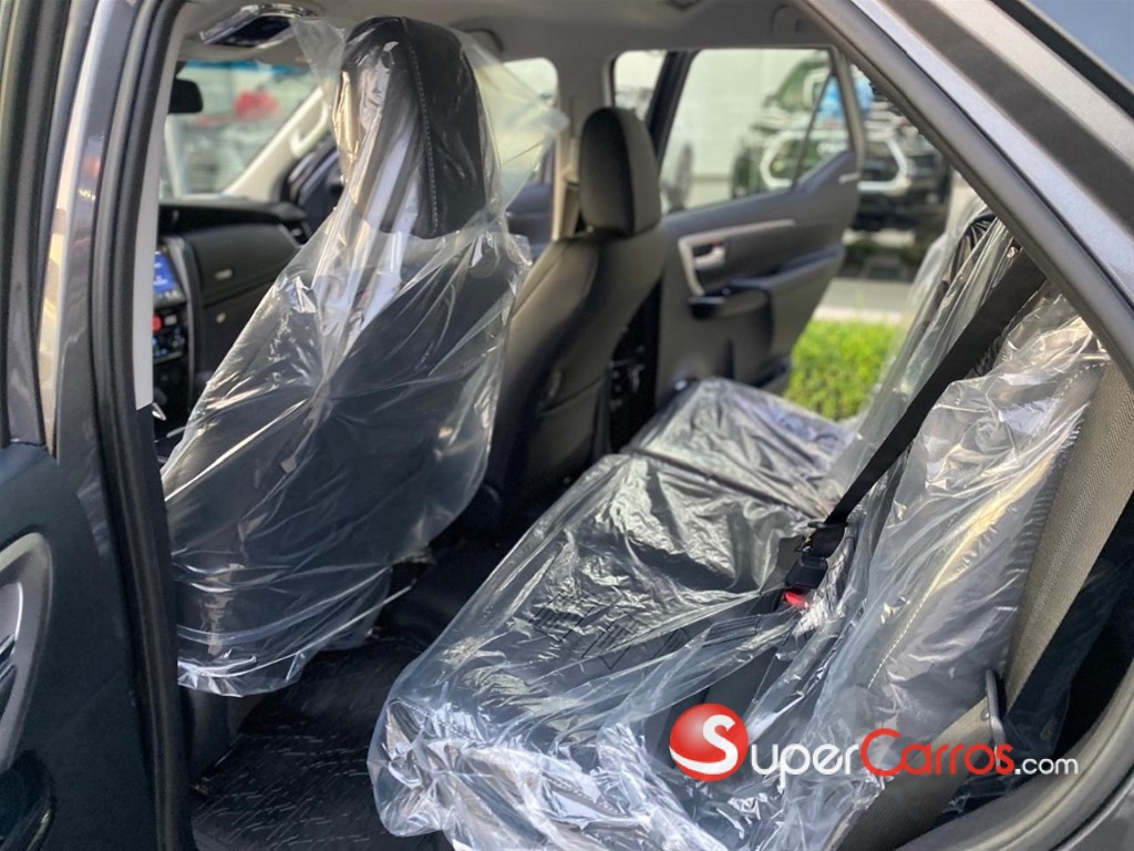 2026 Toyota Fortuner SRV TSS — foto 9 / 9