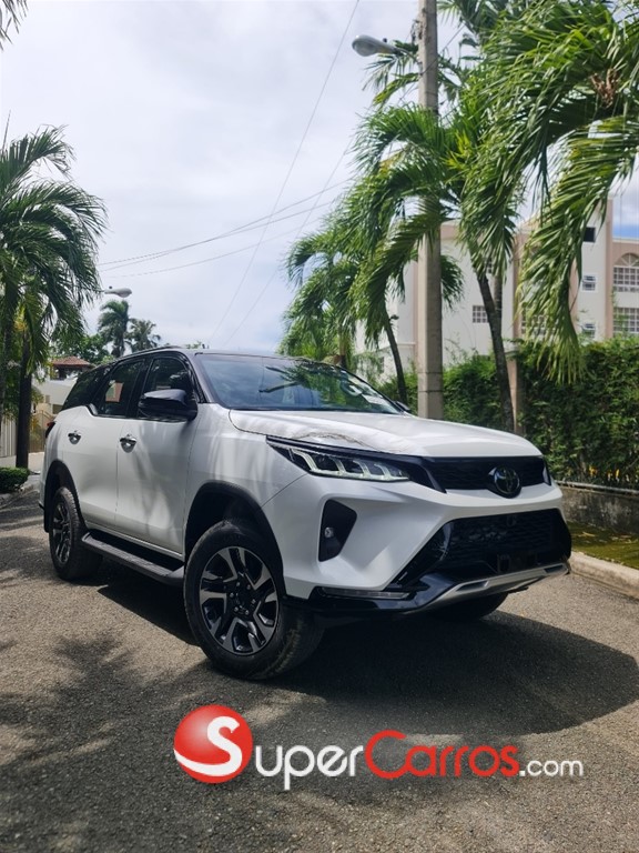 2025 Toyota Fortuner DIAMOND — foto 2 / 8