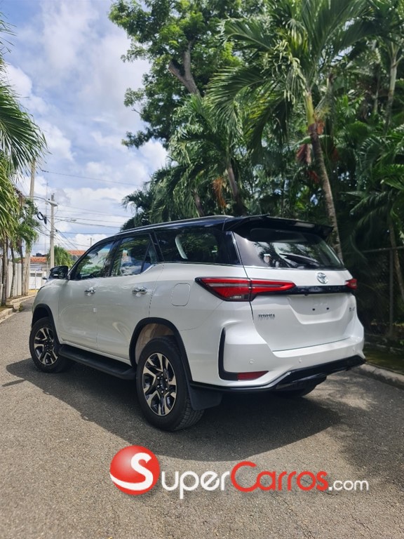 2025 Toyota Fortuner DIAMOND — foto 3 / 8