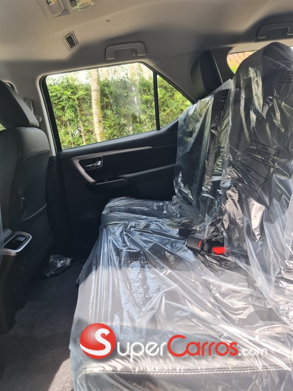 2025 Toyota Fortuner DIAMOND — foto 8 / 8