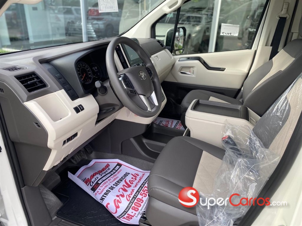 2026 Toyota Hiace GL — foto 6 / 9