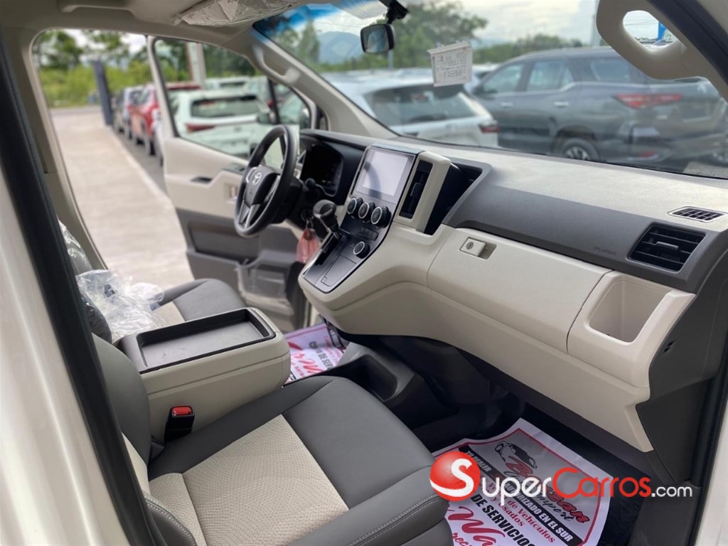 2026 Toyota Hiace GL — foto 7 / 9