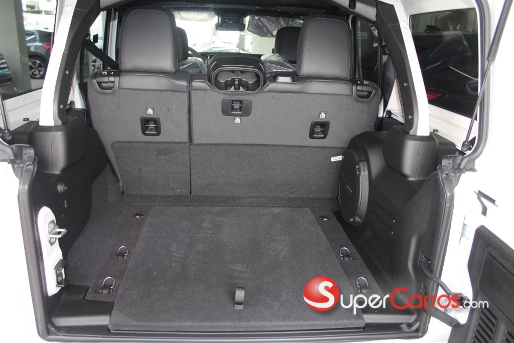 2026 Jeep Wrangler Unlimited Sahara — foto 8 / 9