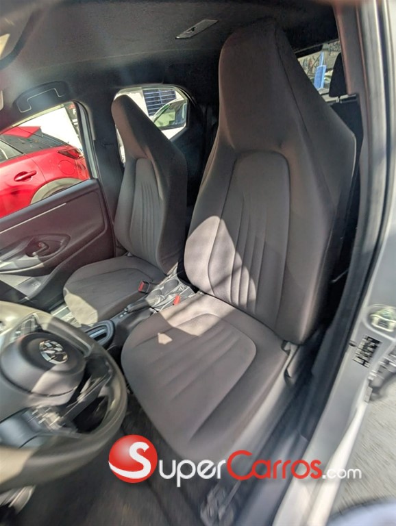 2021 Toyota Yaris — foto 12 / 12