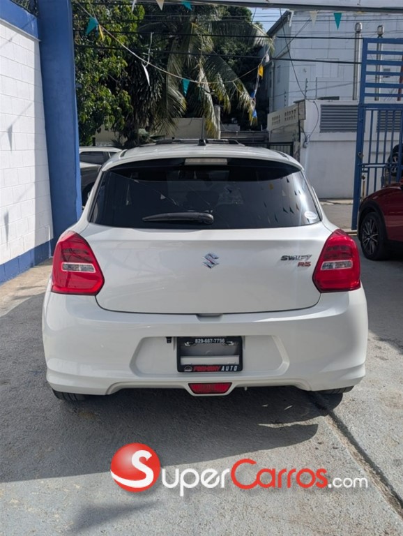 2020 Suzuki Swift RS Sport — foto 8 / 12