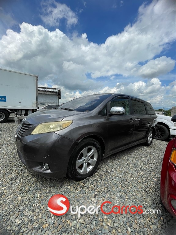 2013 Toyota Sienna — foto 2 / 9