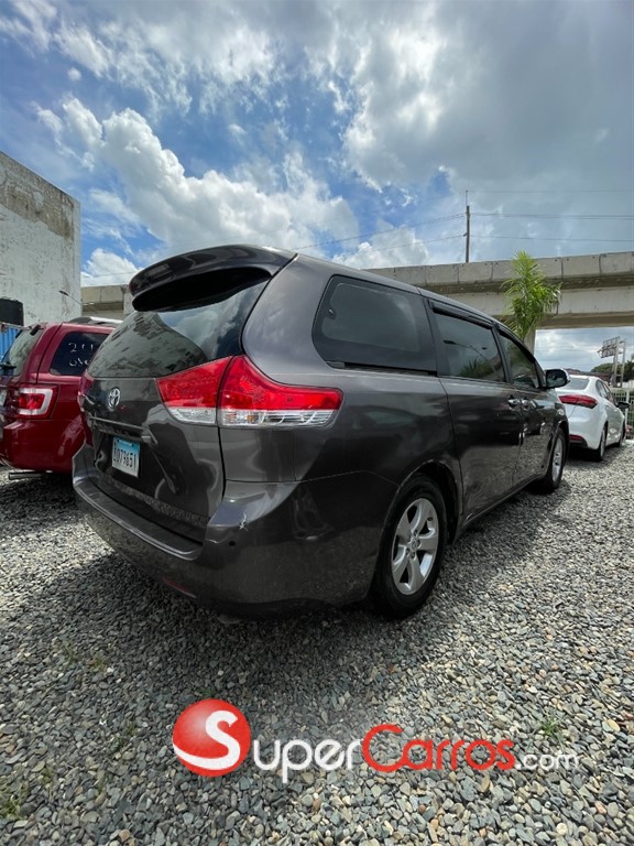 2013 Toyota Sienna — foto 3 / 9