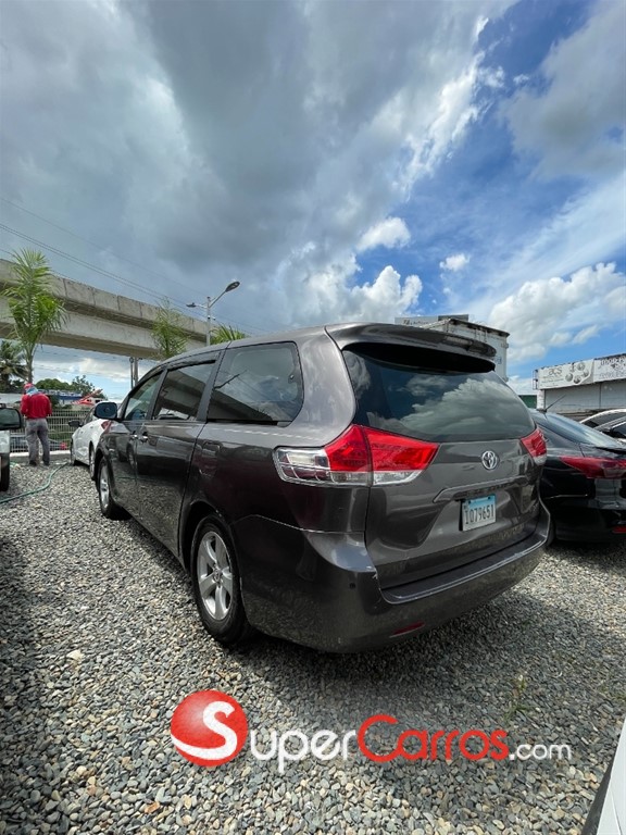 2013 Toyota Sienna — foto 4 / 9