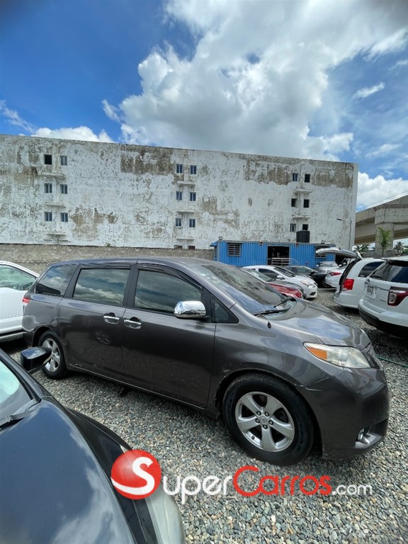 2013 Toyota Sienna — foto 6 / 9