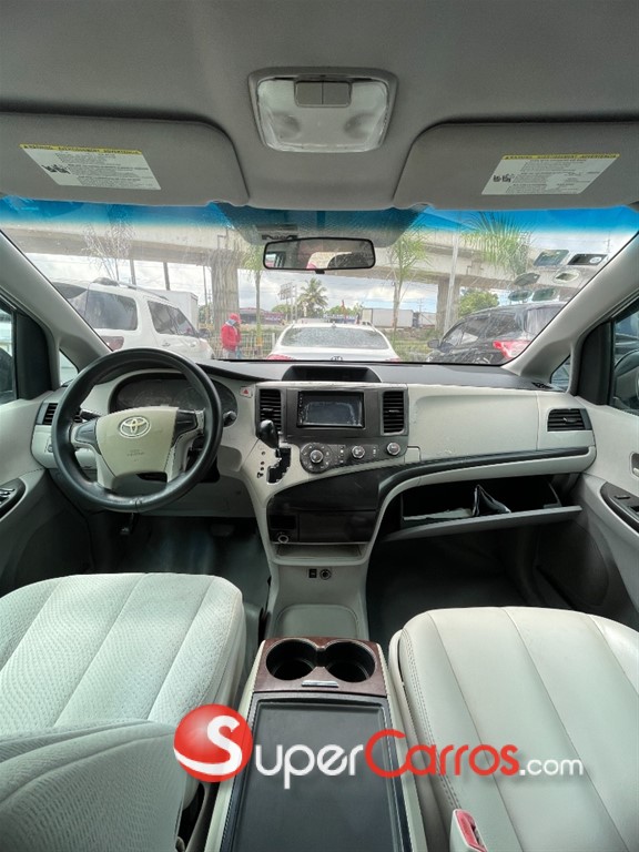 2013 Toyota Sienna — foto 7 / 9