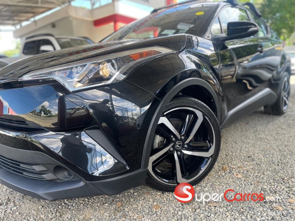 2019 Toyota C-HR — foto 2 / 12