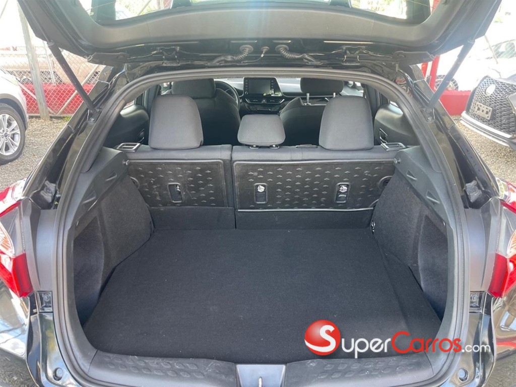 2019 Toyota C-HR — foto 10 / 12