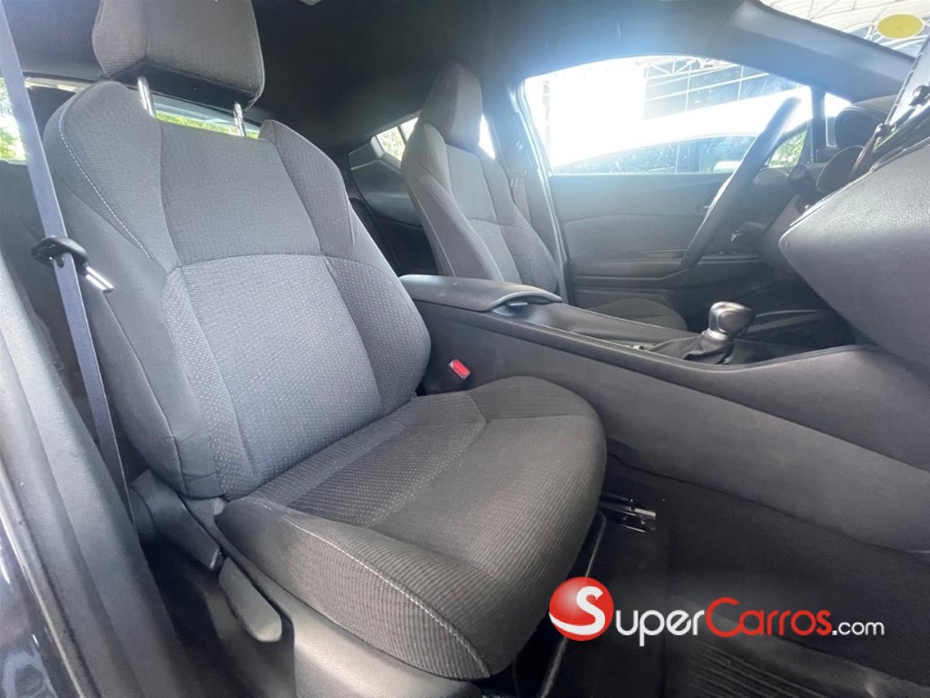 2019 Toyota C-HR — foto 11 / 12