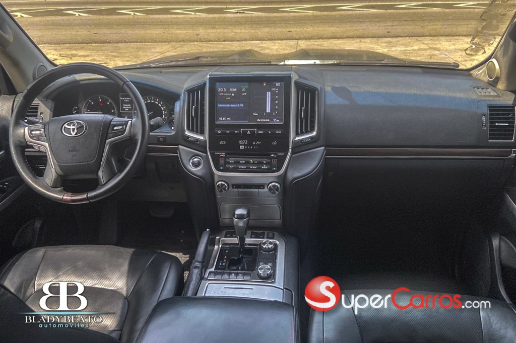 2016 Toyota Land Cruiser — foto 6 / 12