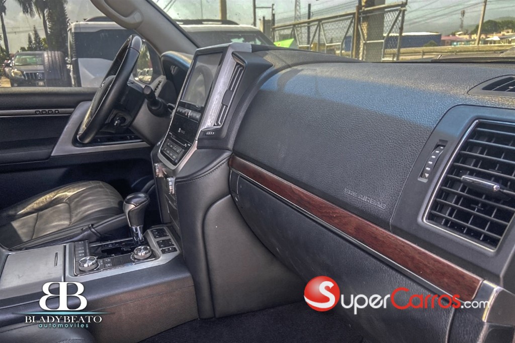 2016 Toyota Land Cruiser — foto 7 / 12