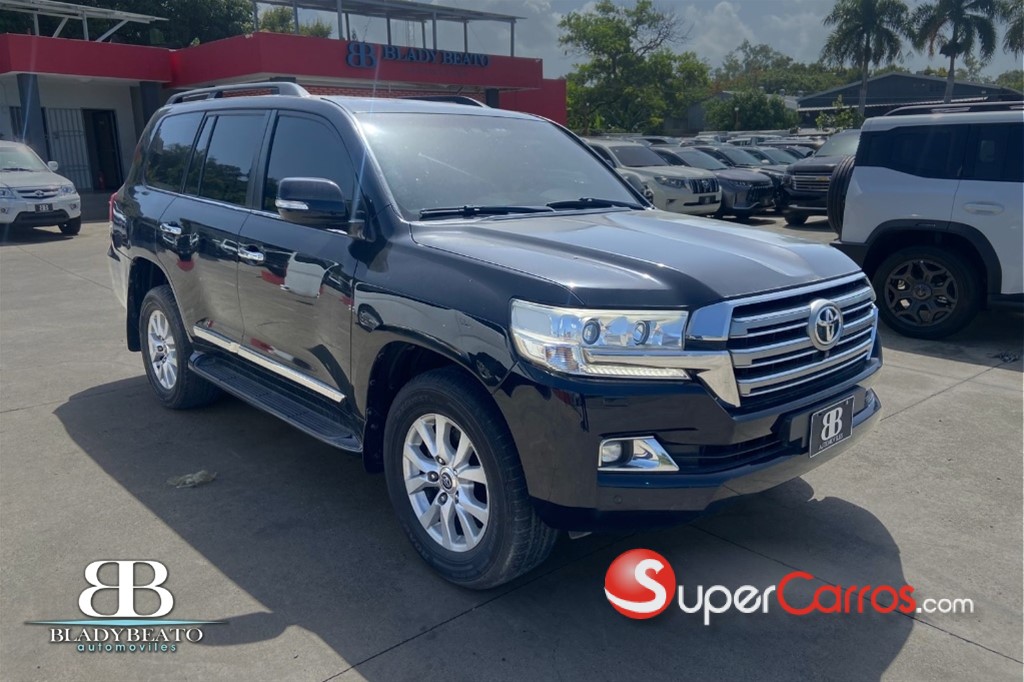 2016 Toyota Land Cruiser — foto 10 / 12