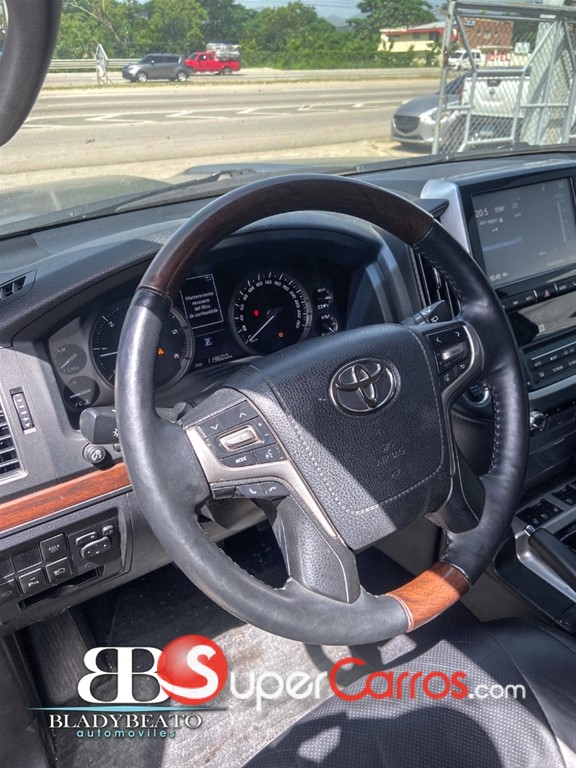2016 Toyota Land Cruiser — foto 12 / 12