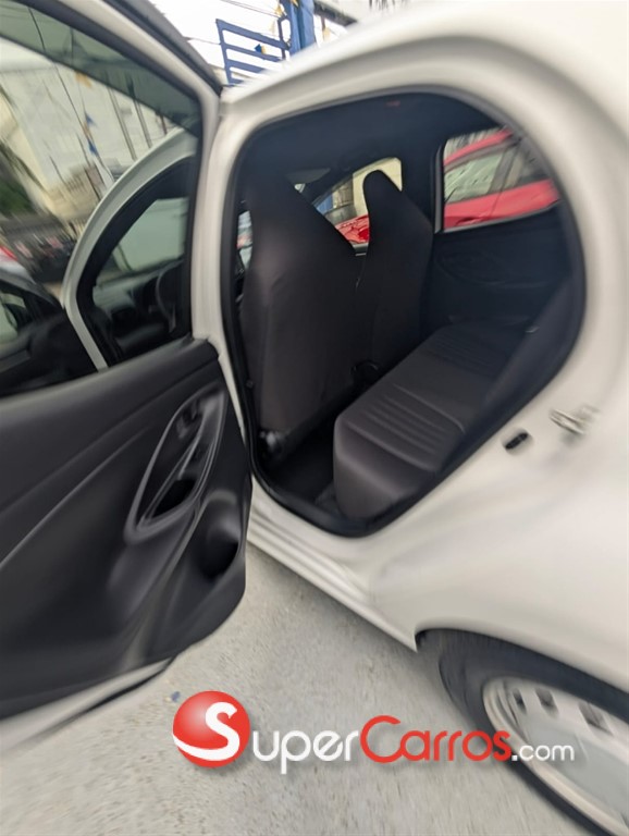 2021 Toyota Yaris — foto 10 / 12