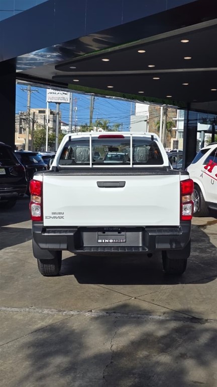 2027 Isuzu DMAX — foto 6 / 12