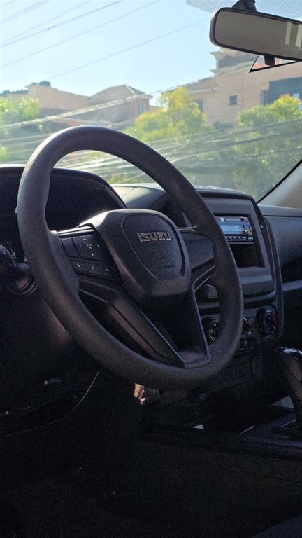 2027 Isuzu DMAX — foto 11 / 12