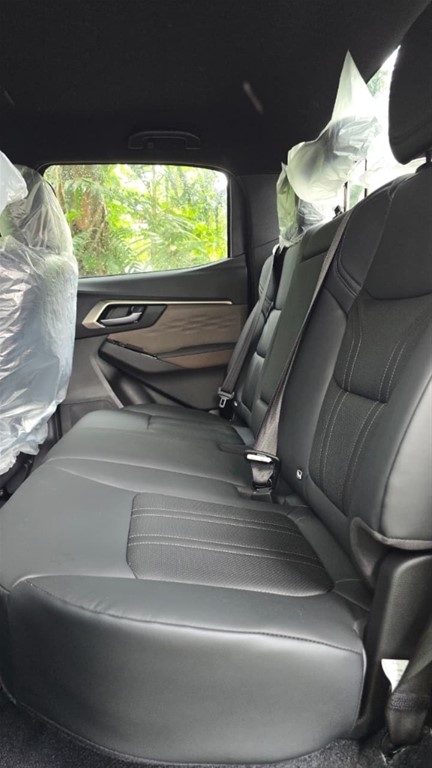 2027 Isuzu DMAX LSE — foto 3 / 12
