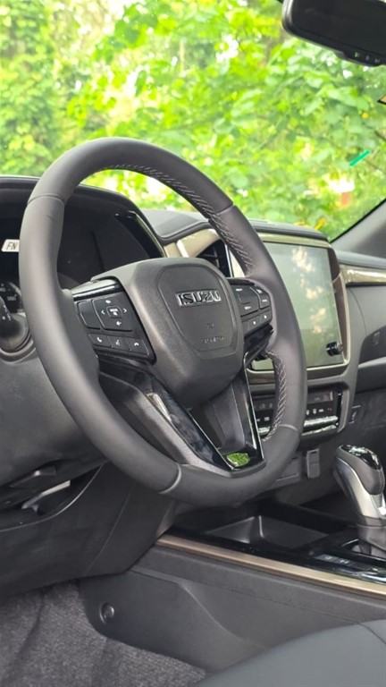 2027 Isuzu DMAX LSE — foto 12 / 12