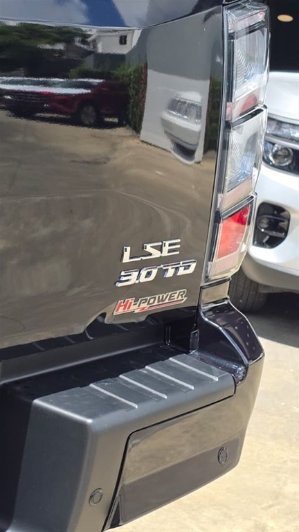 2027 Isuzu DMAX LSE — foto 7 / 12