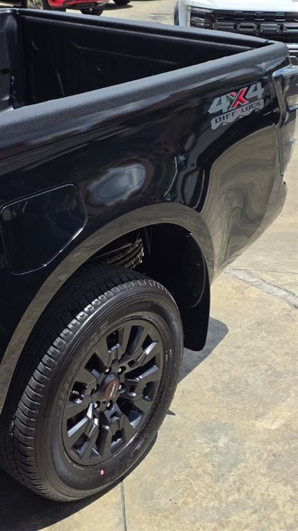 2027 Isuzu DMAX LSE — foto 8 / 12