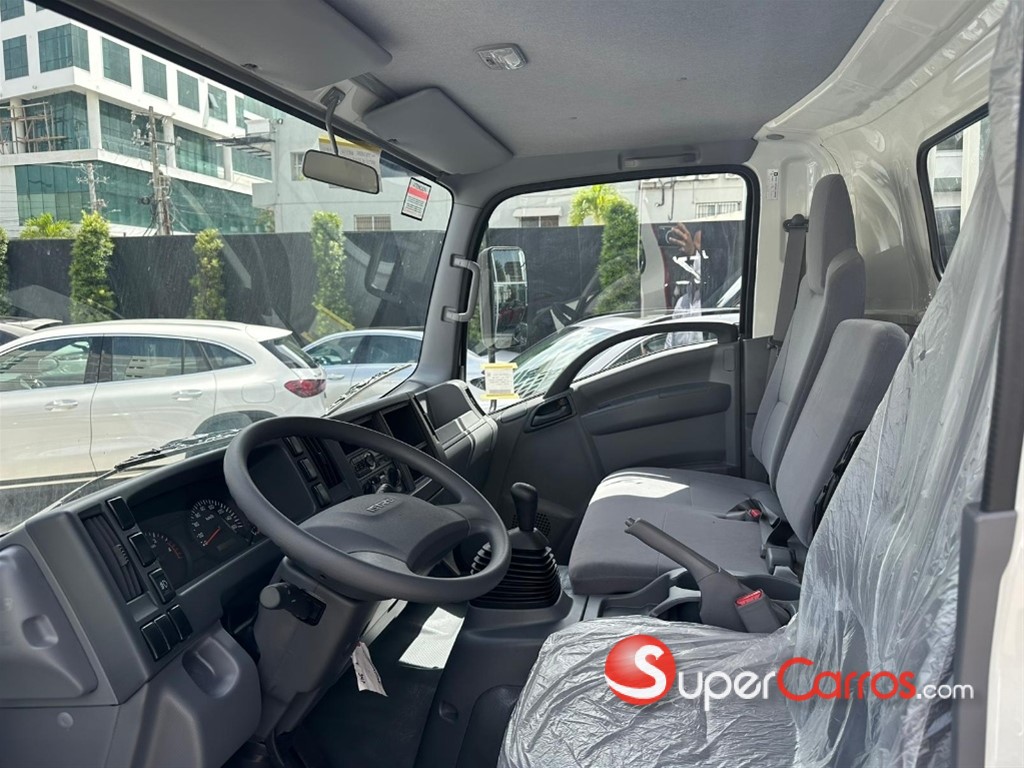 2026 Isuzu NPR 14 pies — foto 8 / 12