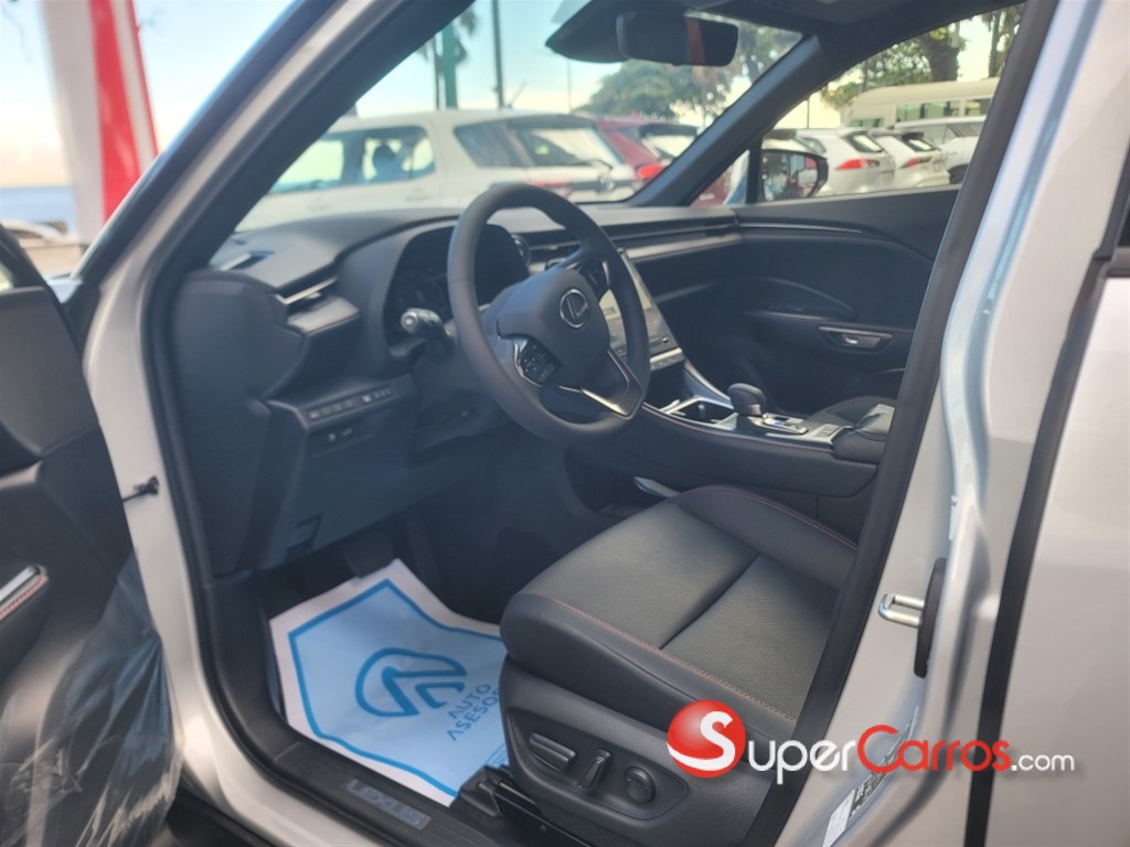 2025 Lexus LBX — foto 3 / 12